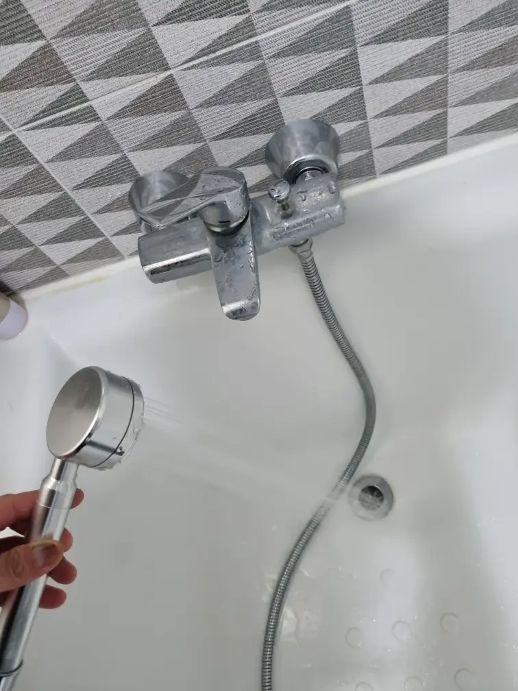 욕실 샤워기 수전 교체 시기와 방법 - 언제 바꿔야 할까요?